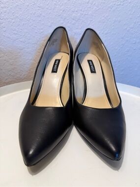 Nine West Black Pointed Toe Leather Pumps